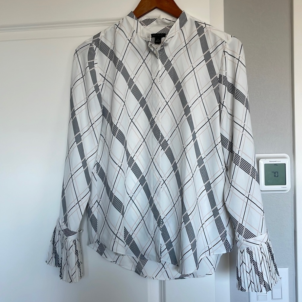 SALE 4items for $16or 5for 15Bundle sale items and offer with Ann Taylor, XS